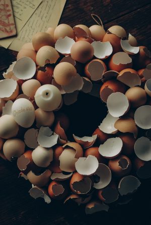 Вінок зі шкарлупи яєць