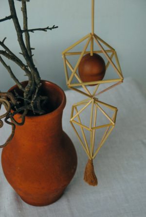 Соломʼяний підвіс «павук» з видутим яйцем