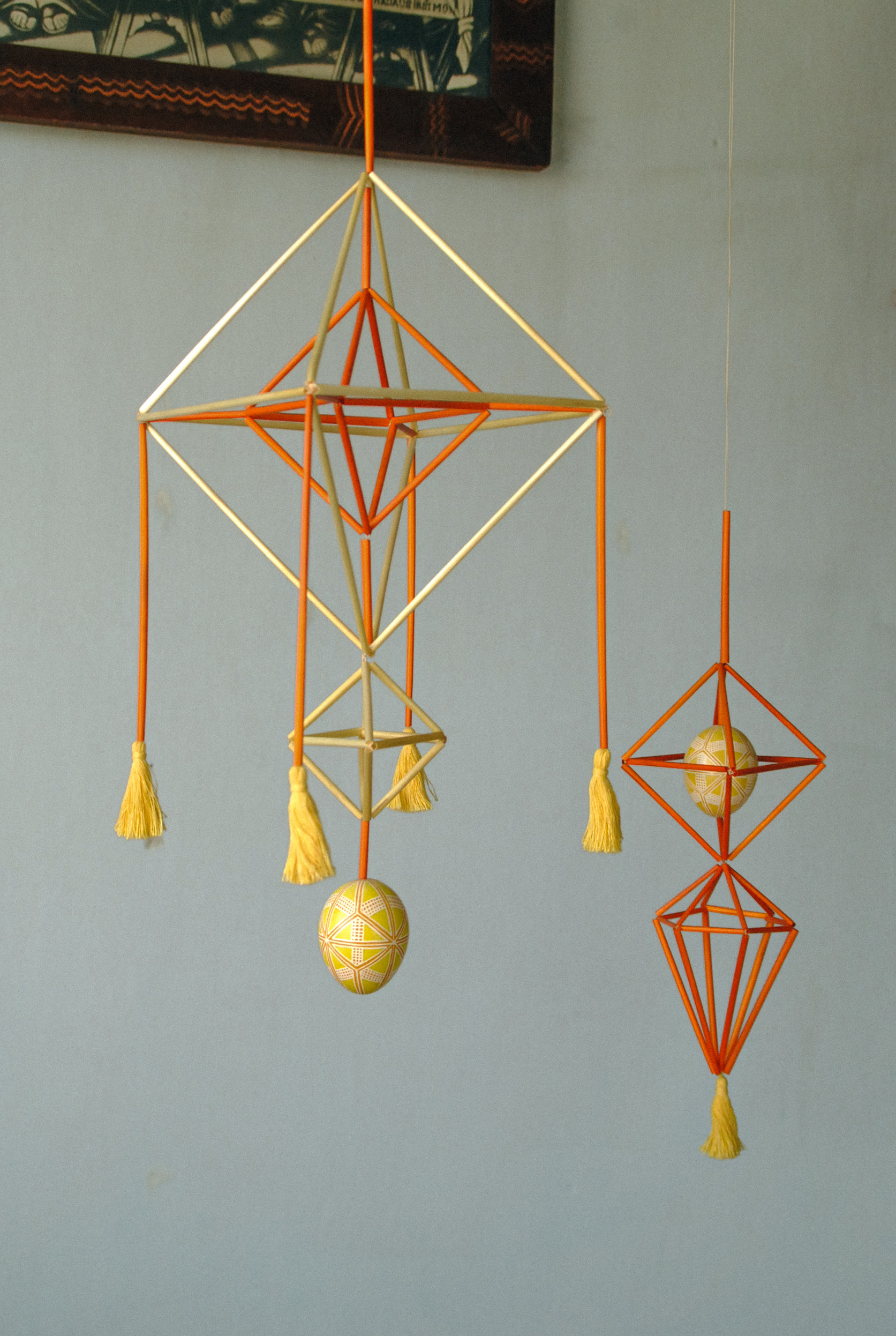 Павук з кольоровою писанкою